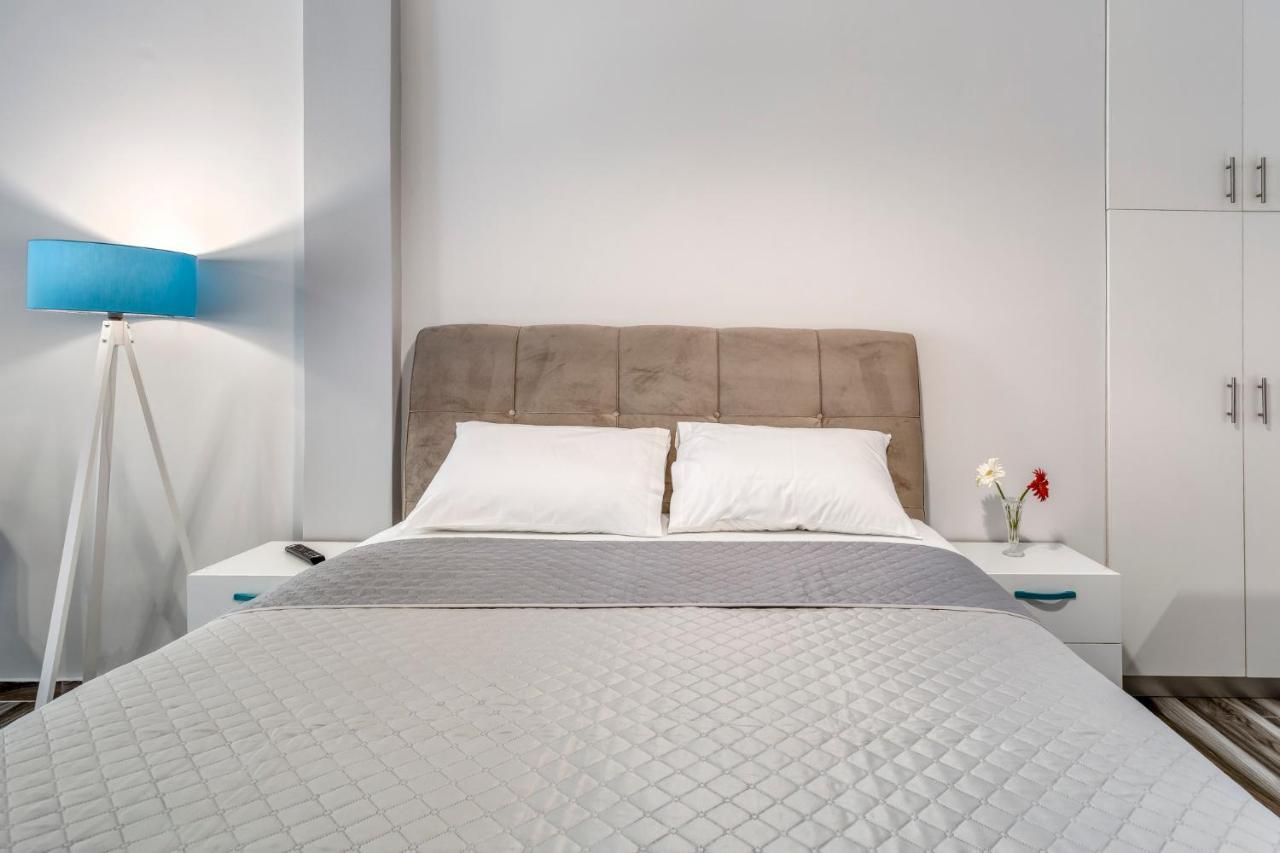 Brand New In The Heart Of The Apartment *