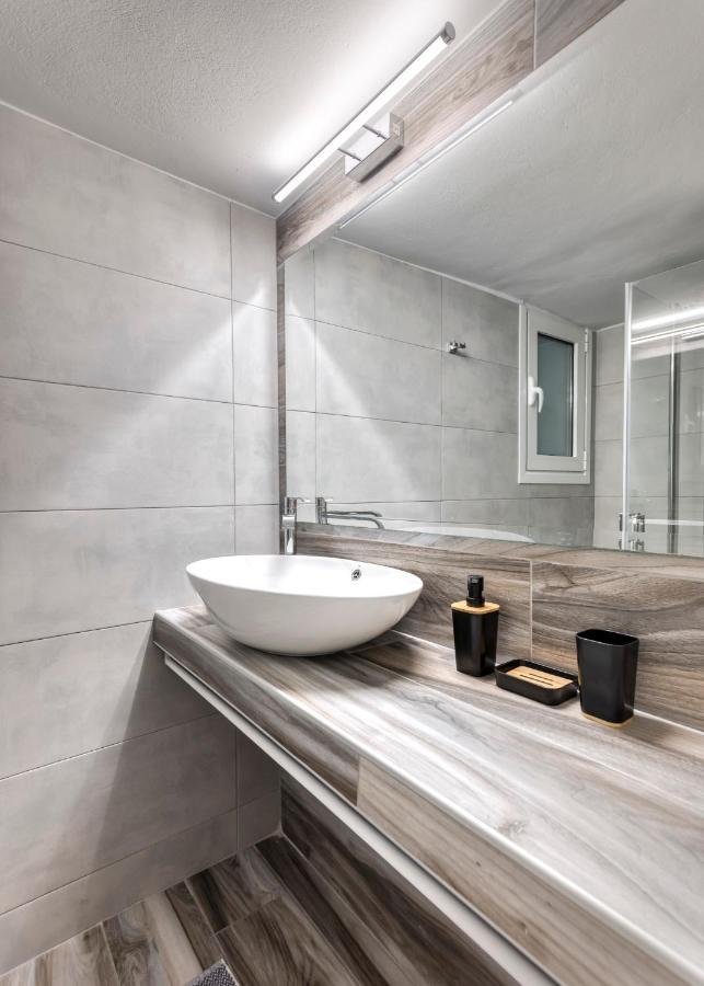 Apartment Brand New In The Heart Of The Athen